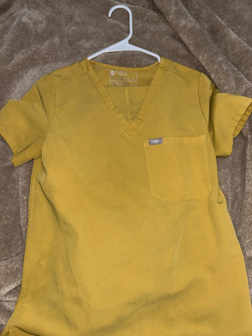Figs Mustard Scrub Top with Chest Pocket and pants size medium top size XS